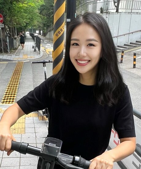 Thea Lee high quality actress gallery