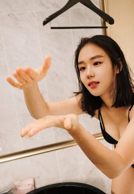 Thea Lee model free galleries