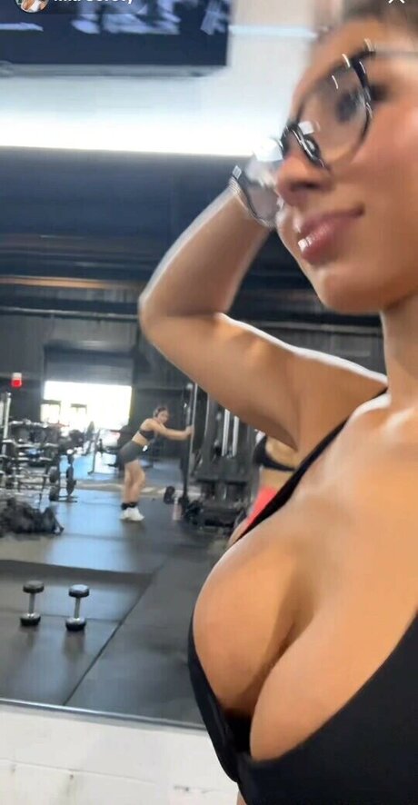 Mia Sorety sexy actress photos