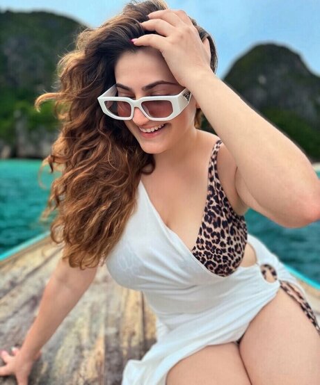 Shivaleeka Oberoi pornstar naked images