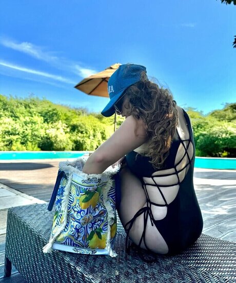 Shivaleeka Oberoi hd model pic