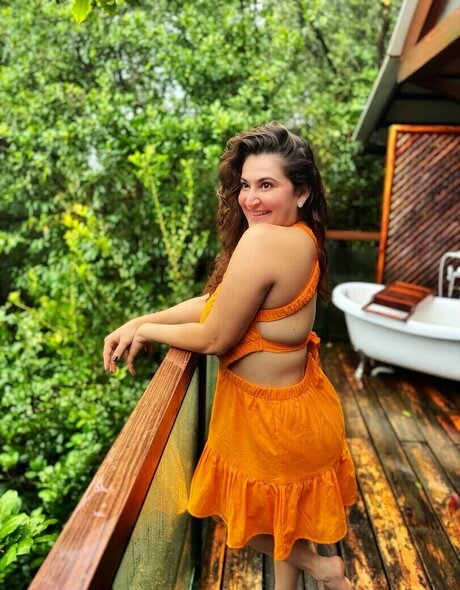 Shivaleeka Oberoi star top pics