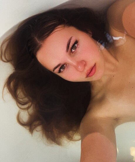 Cassie Claire star exclusive pic