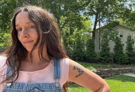 Katie Crutchfield model pretty picture