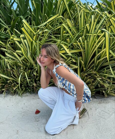 izzipoopi sex model img