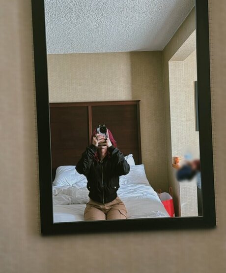 Abey 7w7 model nudes picture