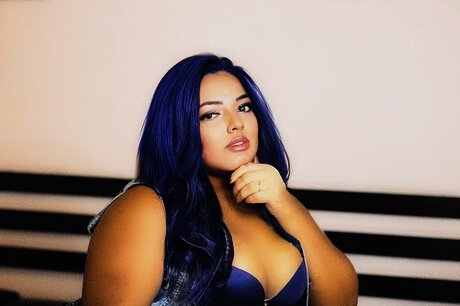 u152047080 model adult img