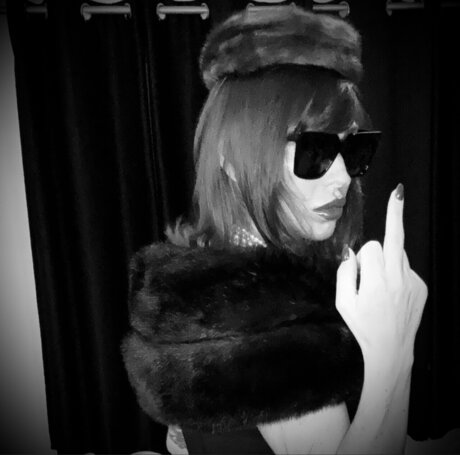 Two sixteens and a broken pinky hd model img