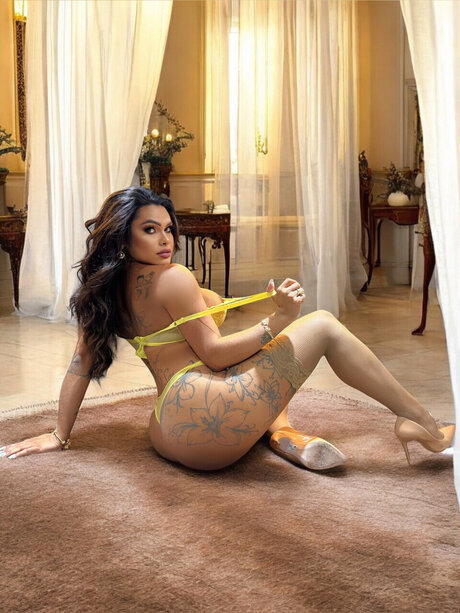 GABRYYELLA DANTAS model hd pics