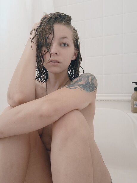 Wowzysir star sexy photos