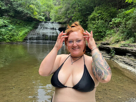 RedHeadEmmy hot model picture