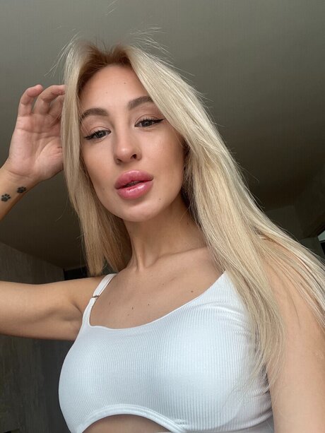 Alisha Wonderful nude star galleries