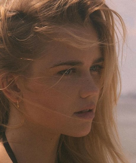 oliviaabonn star beautiful img