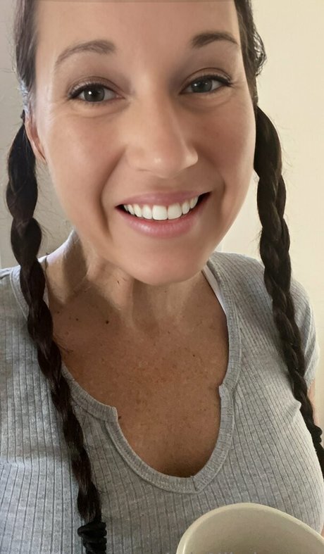 lolanikolavip pornstar adult image