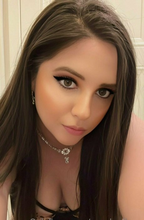 ava hadleyy high quality star image