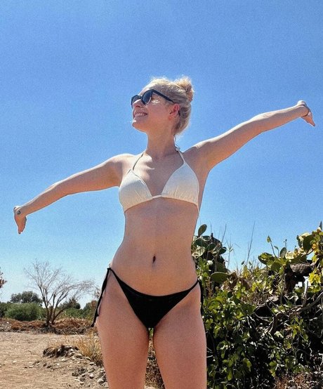 Alina Khani hd actress photo