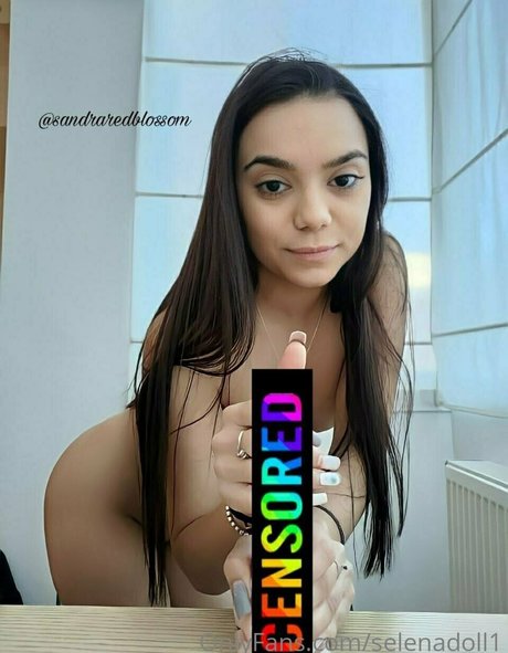 selenaadoll top actress pics