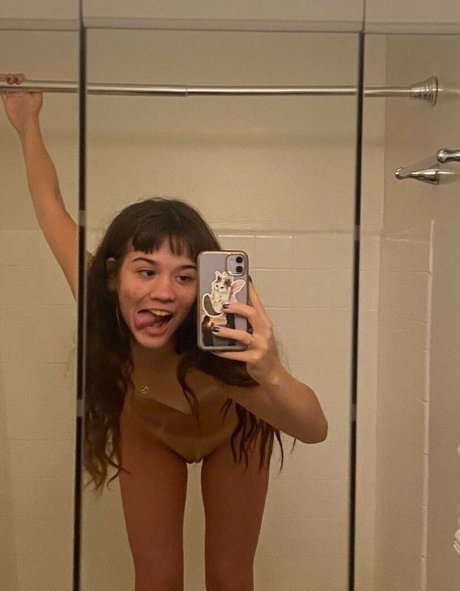 benevieve pretty pornstar pics