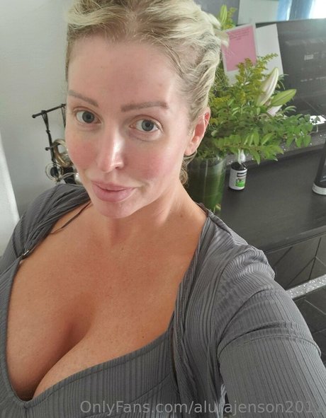 Alura Jenson star erotic pic