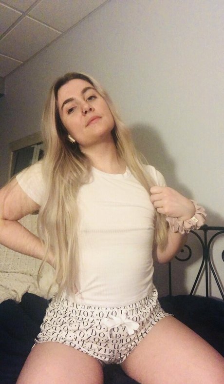 verysmolhat model hd pic