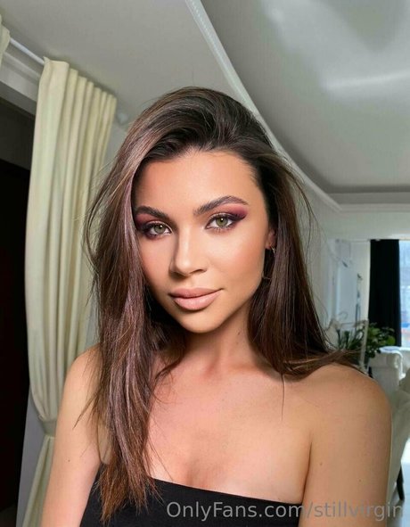 stillvirgin naked model pic