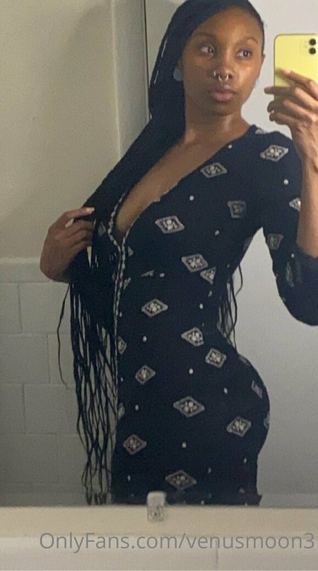 venusmoon3 hot model pic