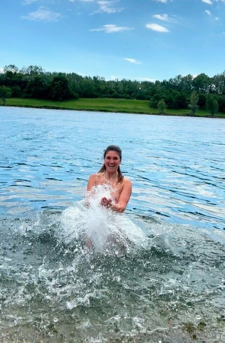 lesbian kissing onlyfans hot naked photos