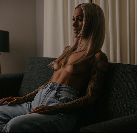 Hayley Mordue nude model images