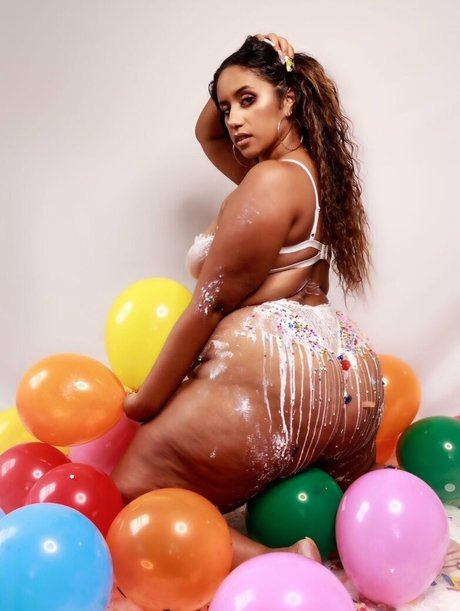 tianatee808 naked star picture