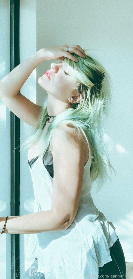 jeannietowndarkness star hot photos