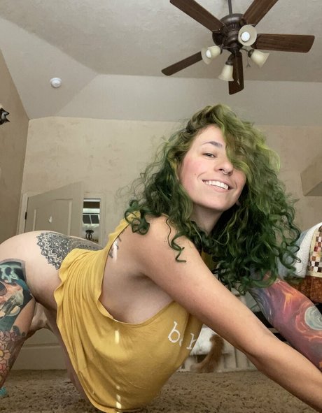 sentientbees2 nude star pic