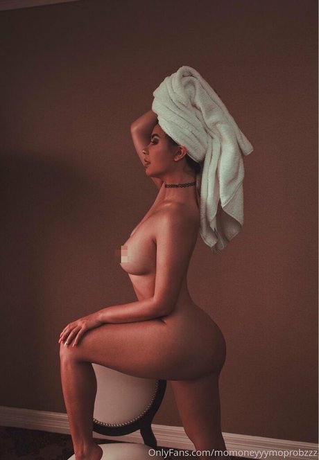 momoneyyymoprobzzz nudes pornstar img