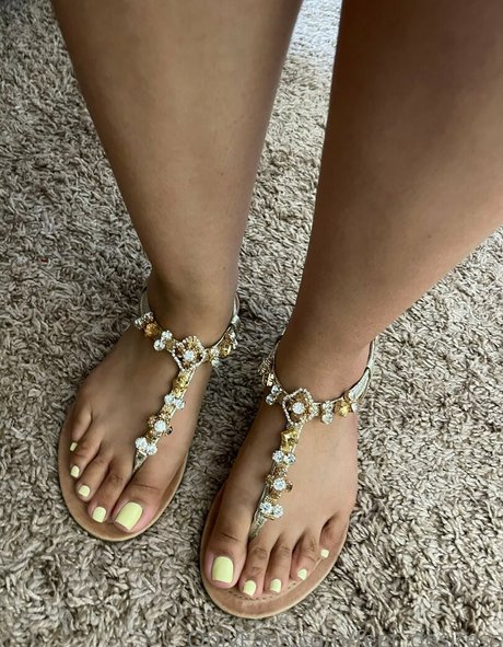 feet desiress model perfect pics