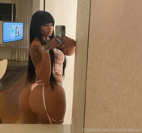 mulanvuittonvip naked model pic