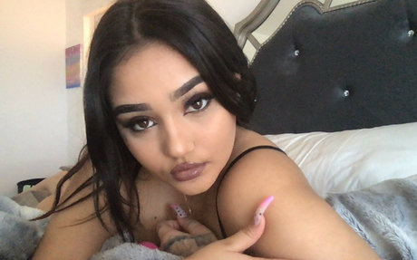 mulanvuittonvip pornstar naked photos