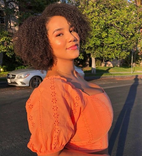 swimming pool onlyfans exclusive img