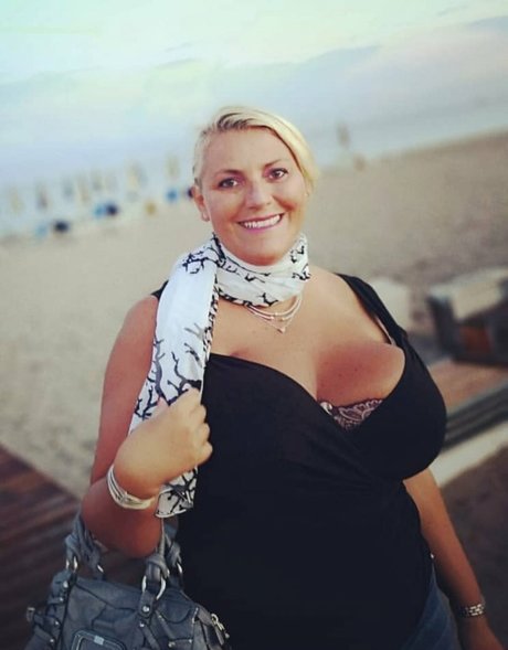 Laura Leonardi model hot pic