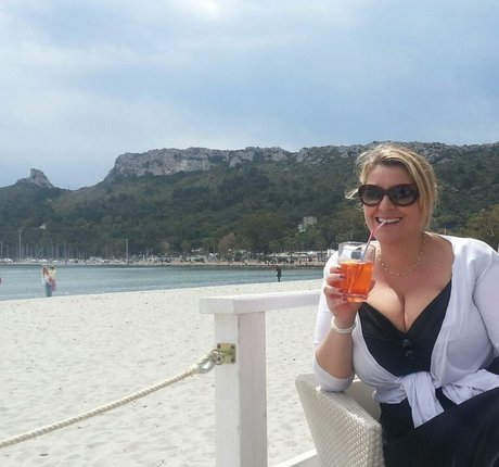 Laura Leonardi exclusive pornstar archive