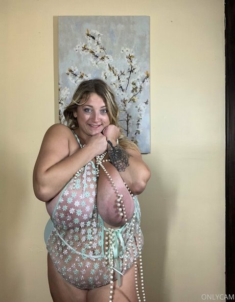 cambriacurves pornstar free image