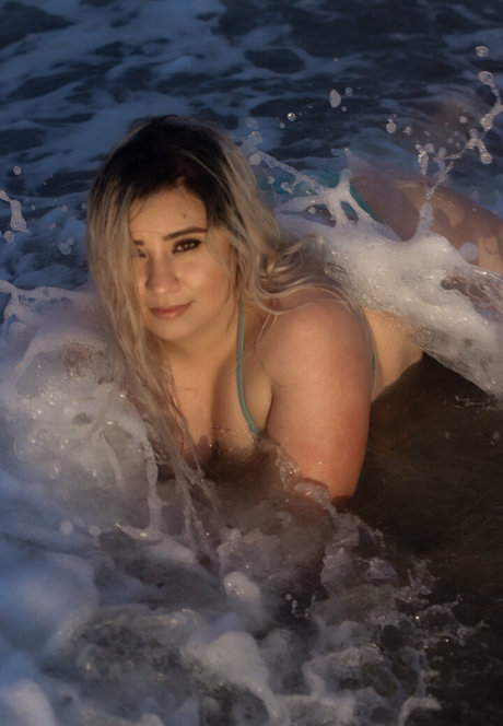 thickluxuryfree beautiful actress pics