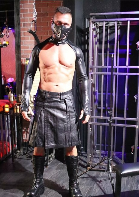 swinger couple model nudes pictures