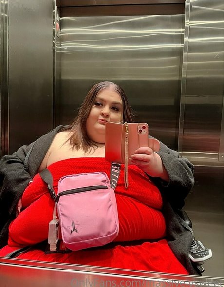 massivelysweet model hot pic