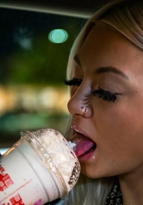 Notorious Brat beautiful pornstar galleries