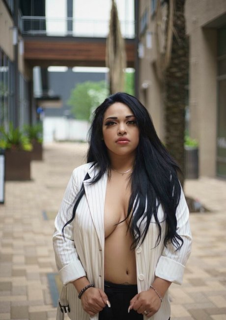 Texas Marie perfect model img