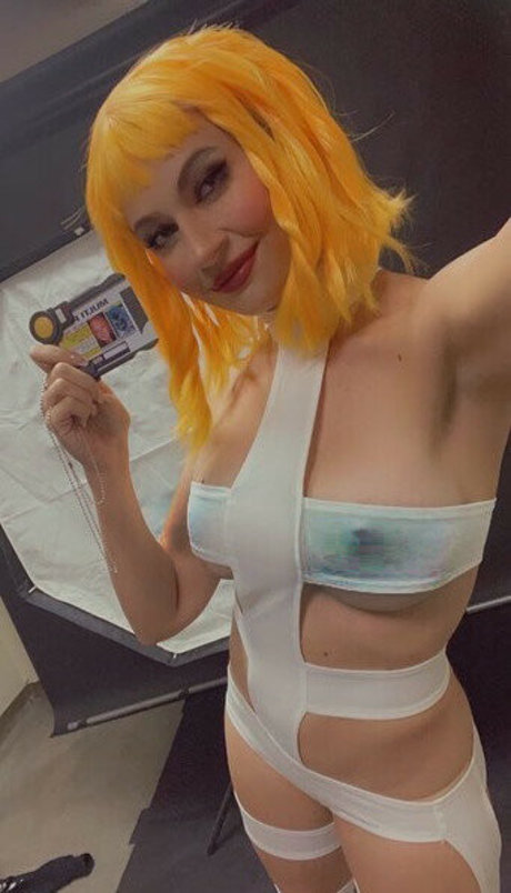 TSWG pornstar pretty photos