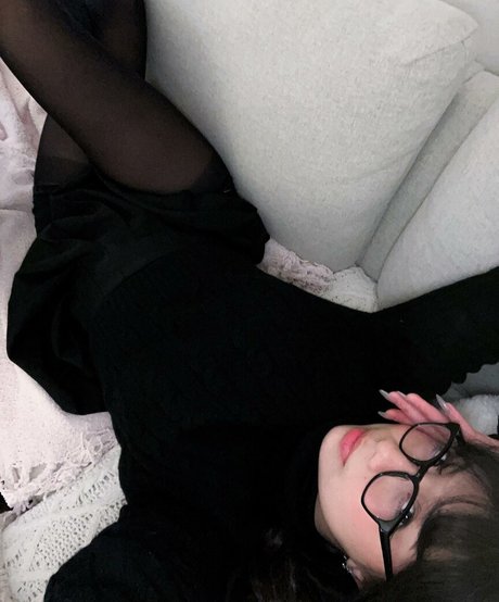 Trin Lovell sexy actress picture