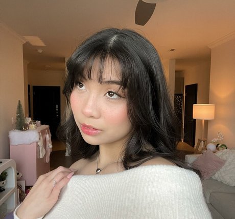 Trin Lovell sexy star photo