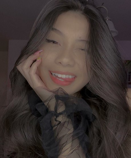 Trin Lovell sex model pictures