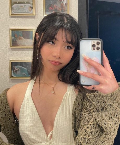 Trin Lovell hd pornstar picture