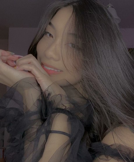 Trin Lovell star erotic images